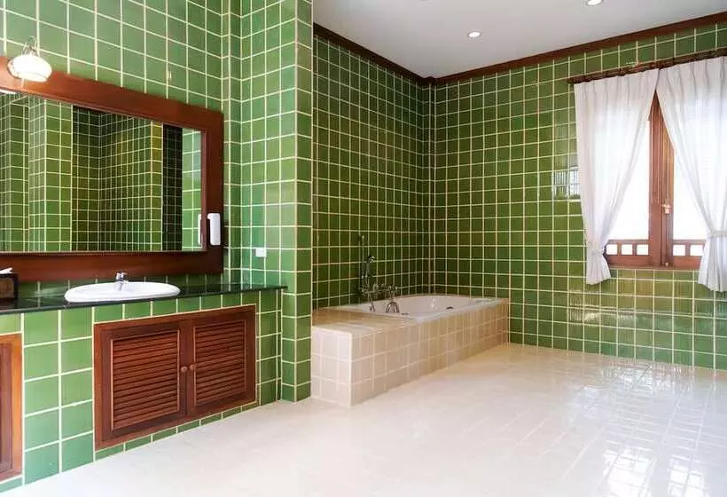 Hotelli Chayana Resort