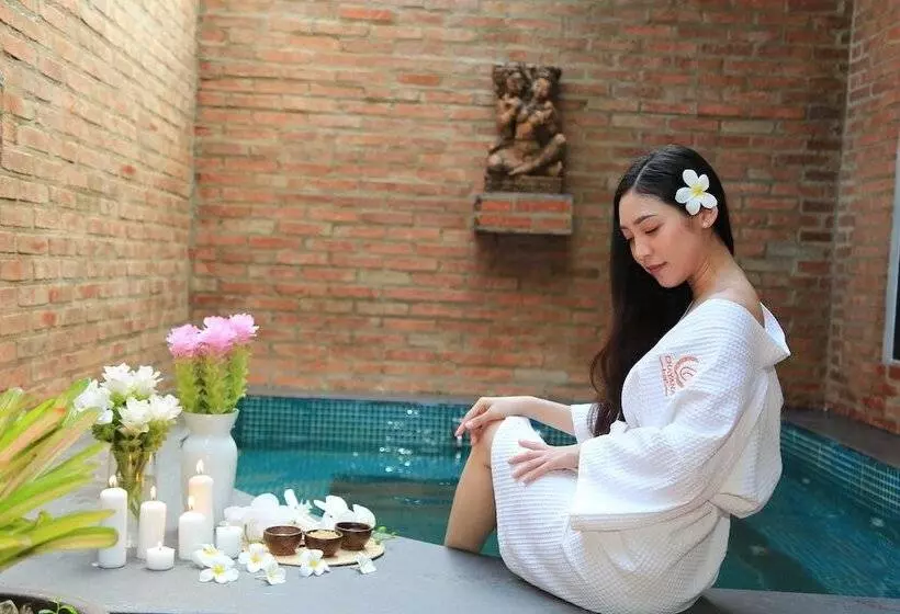 Hotelli Chayana Resort