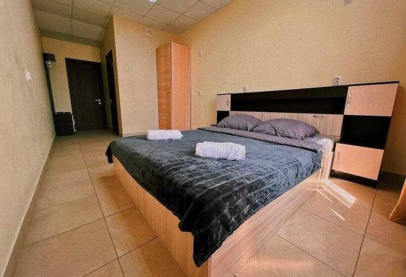 בית מלון כפרי Complex Camelot