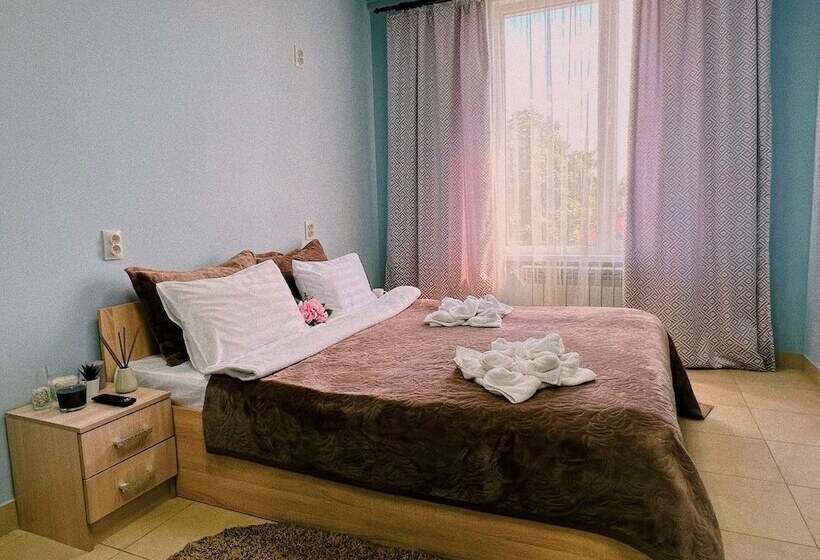 בית מלון כפרי Complex Camelot