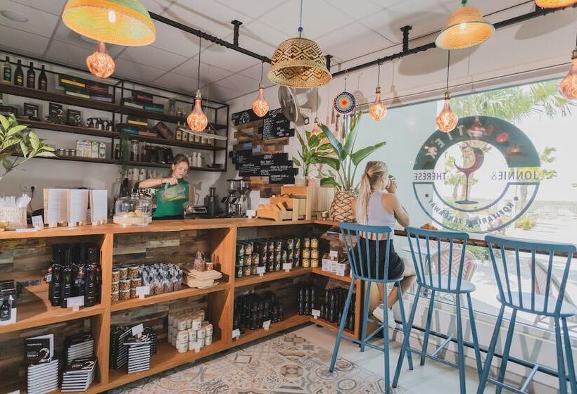 Отель Delfins Beach Resort Bonaire, Tapestry Collection By Hilton