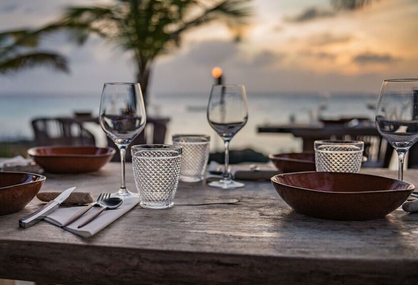 Отель Delfins Beach Resort Bonaire, Tapestry Collection By Hilton