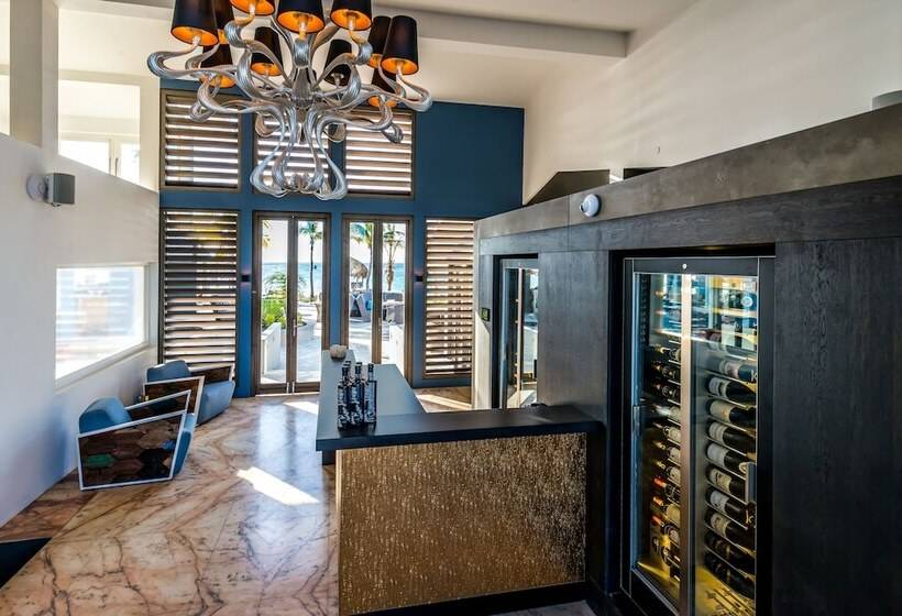 Отель Delfins Beach Resort Bonaire, Tapestry Collection By Hilton