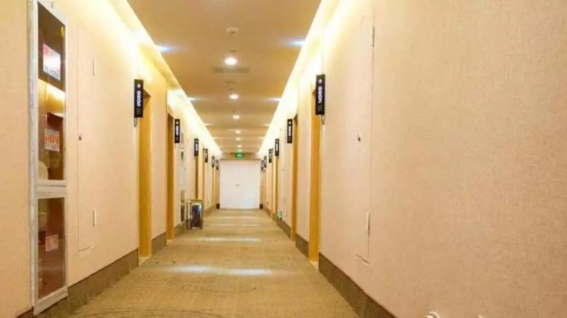 Hotelli Greentree Inn Nantong Rugao Jiang'an Town Xinjiang'an Square