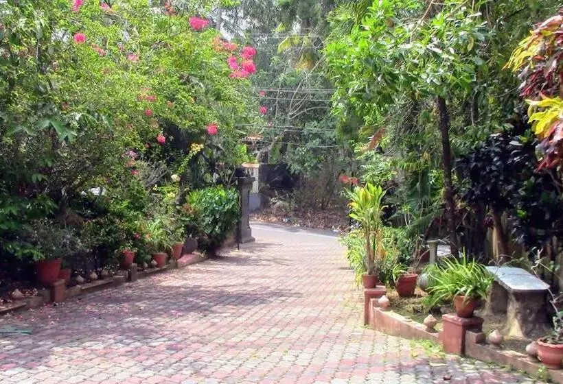هتل Karthika Plaza Resort Pvt Ltd