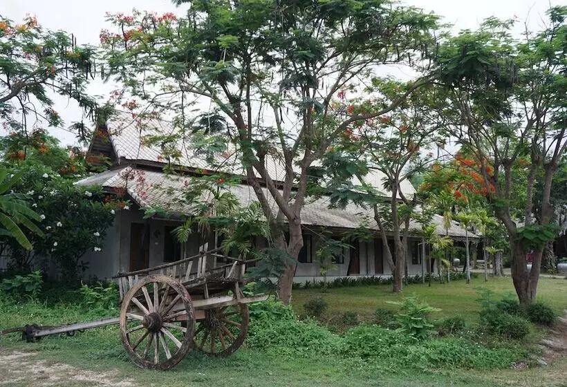 هتل Lampang Resort