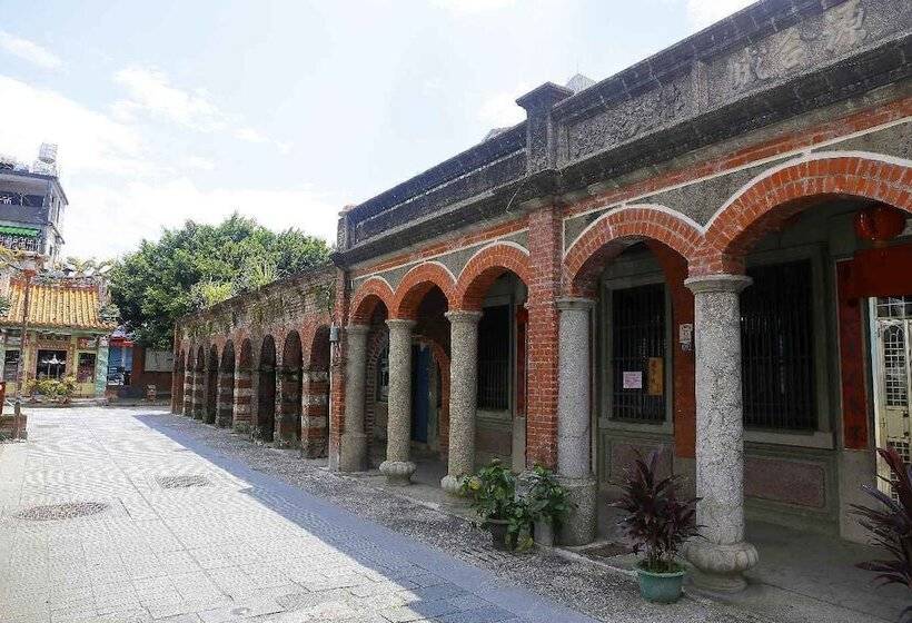 هتل Migratory Birds