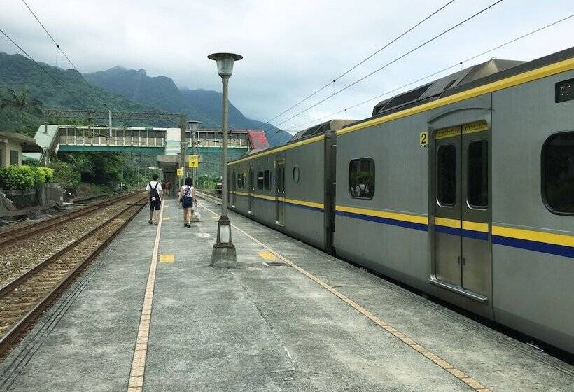 هتل Migratory Birds