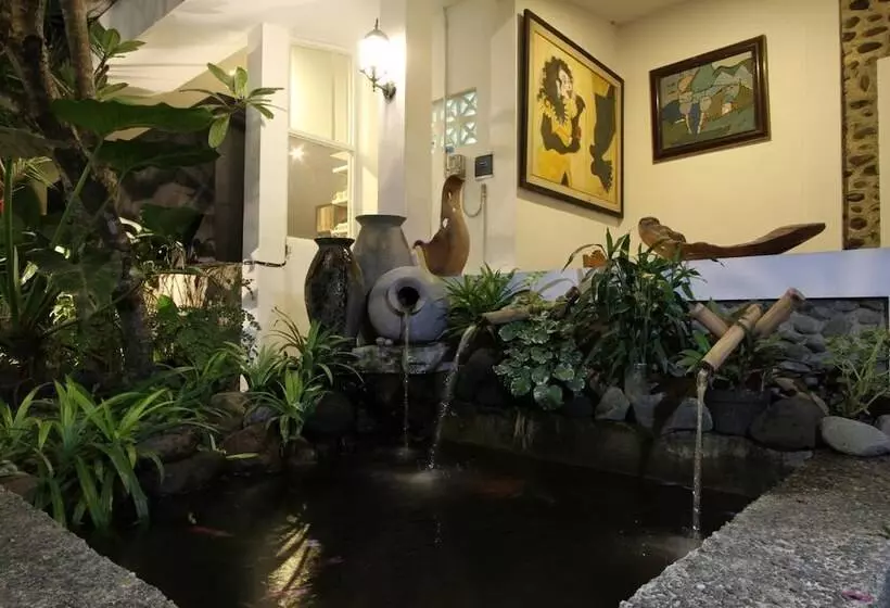 هتل Ndalem Bebekan Guesthouse
