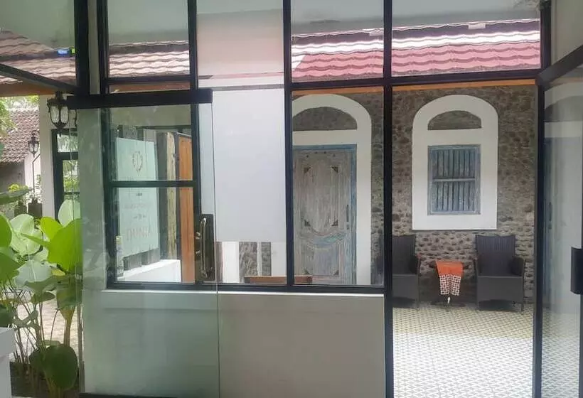 هتل Ndalem Bebekan Guesthouse