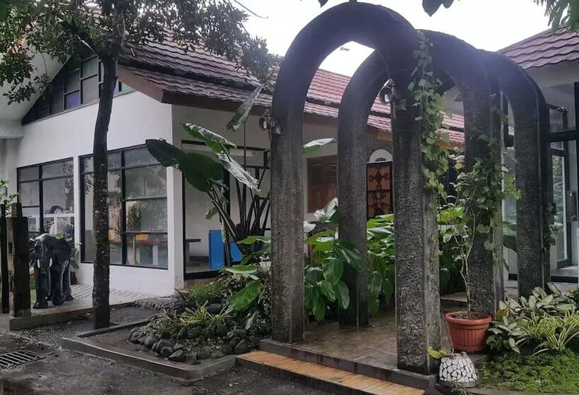 هتل Ndalem Bebekan Guesthouse