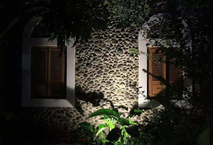 هتل Ndalem Bebekan Guesthouse