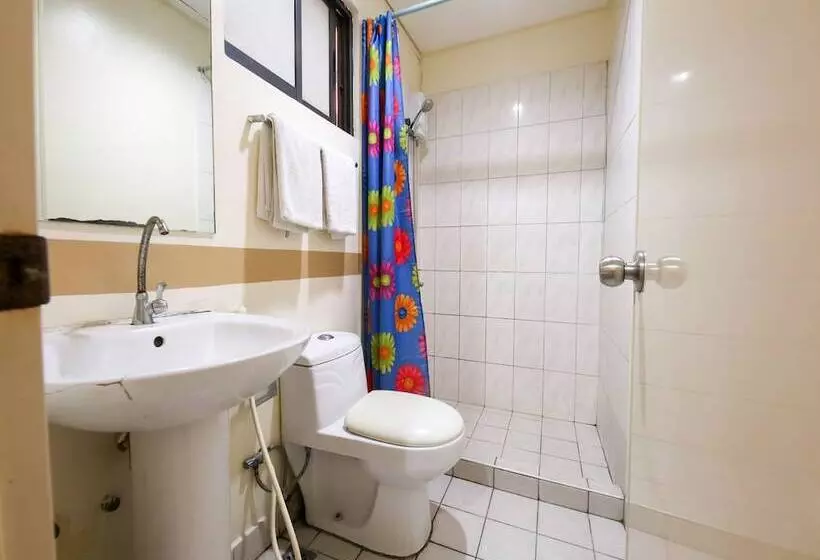 Hotelli Oyo 769 Poblacion Suites Polaris