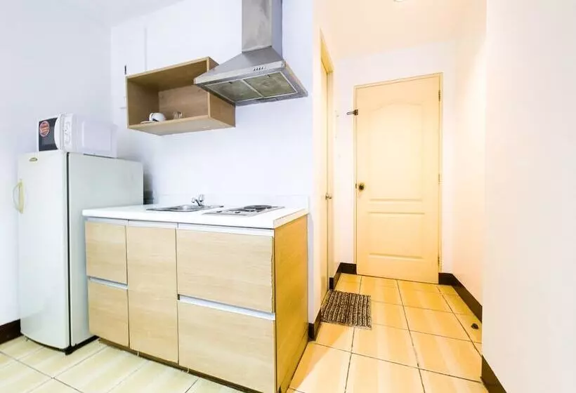 Hotelli Oyo 769 Poblacion Suites Polaris