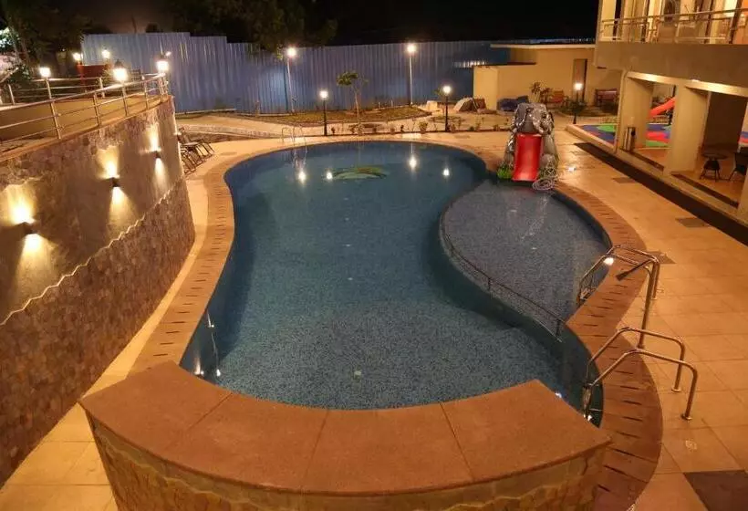 ホテル Sukkur Bhavan S Sb Resorts & Lawns