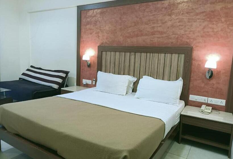 בית מלון כפרי Sukkur Bhavan S Sb Resorts & Lawns