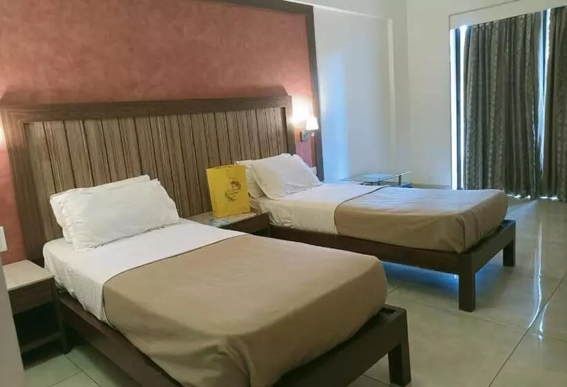 ホテル Sukkur Bhavan S Sb Resorts & Lawns