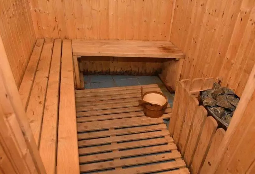 Retkeilymaja Casa Simescu Ii