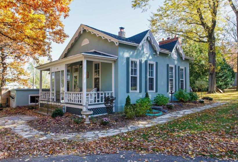 Bed and Breakfast Cottage