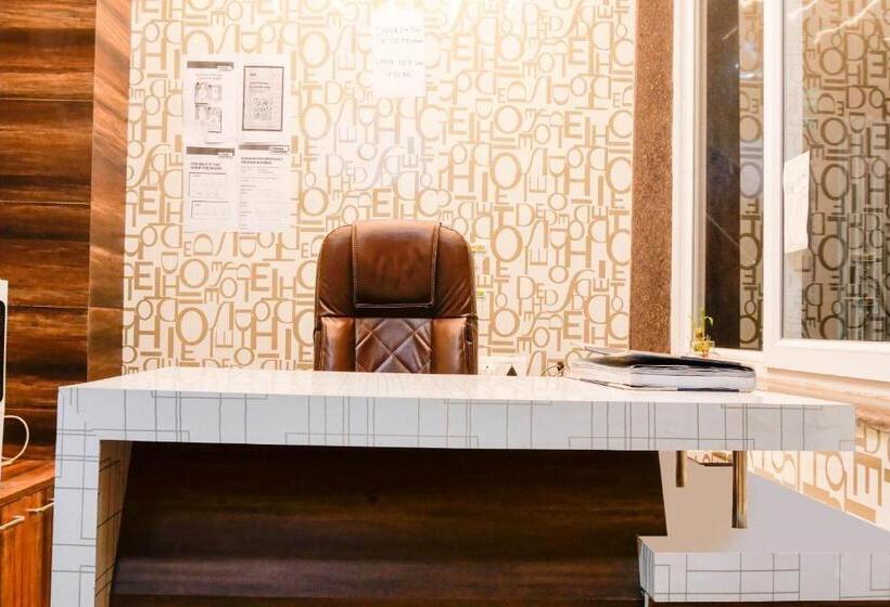 Collection O Hotel Day & Night