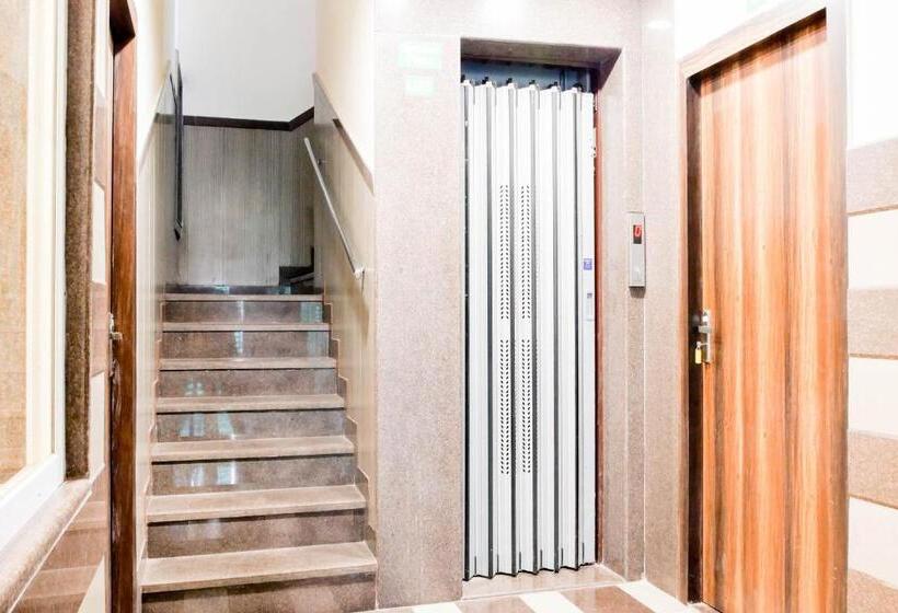 Collection O Hotel Day & Night