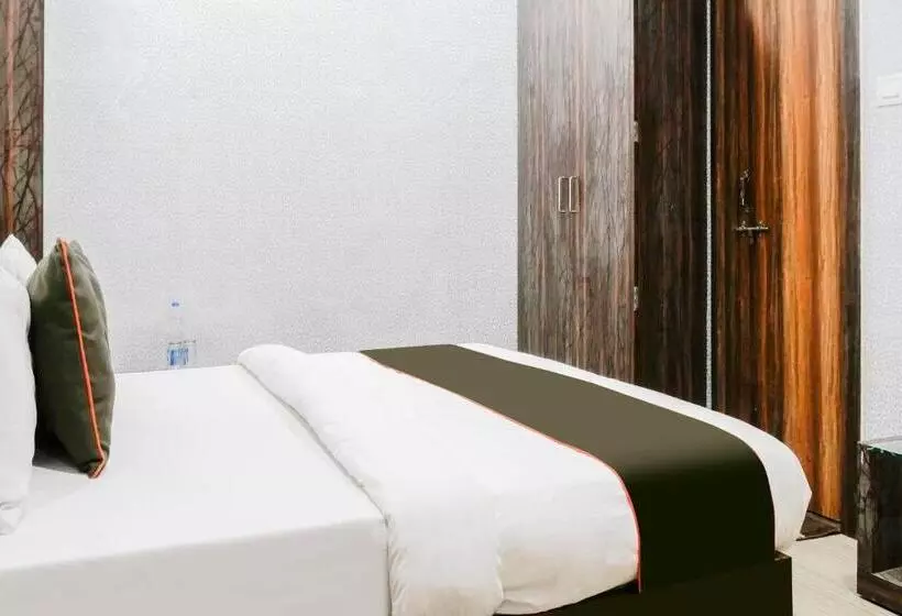 Collection O Hotel Day & Night