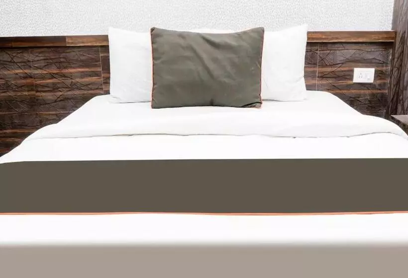 Collection O Hotel Day & Night