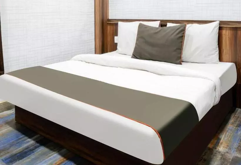 Collection O Hotel Day & Night