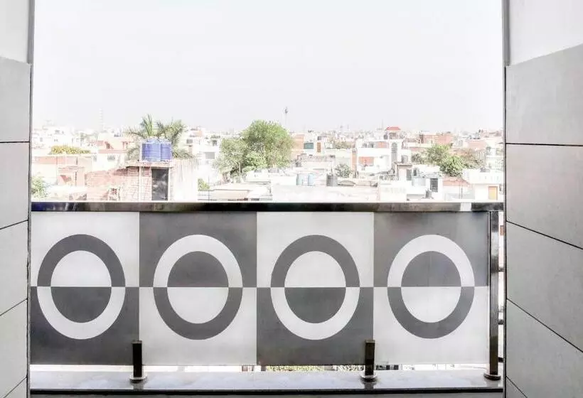 Collection O Hotel Day & Night