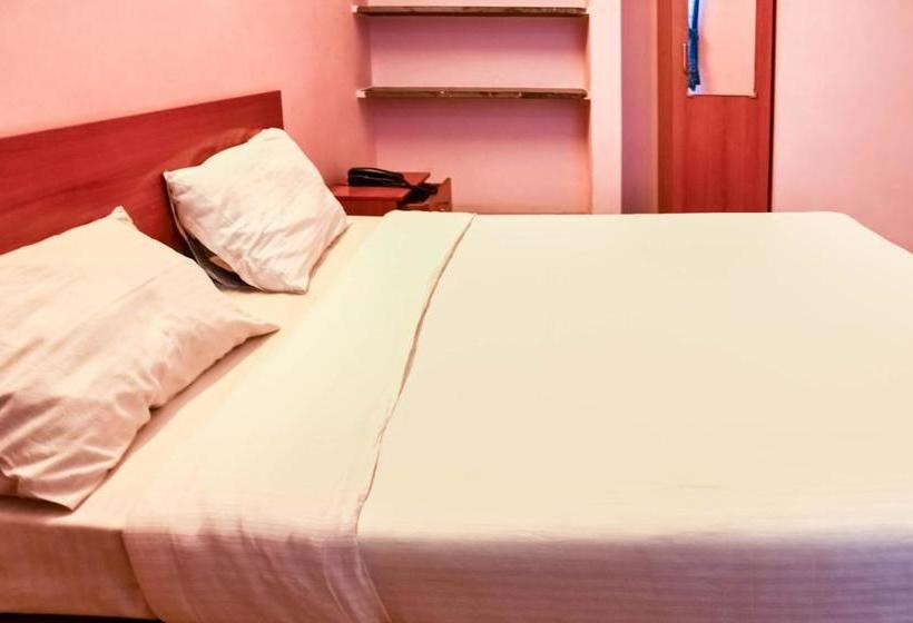 ホテル Spot On 78959 Ab Grand Inn