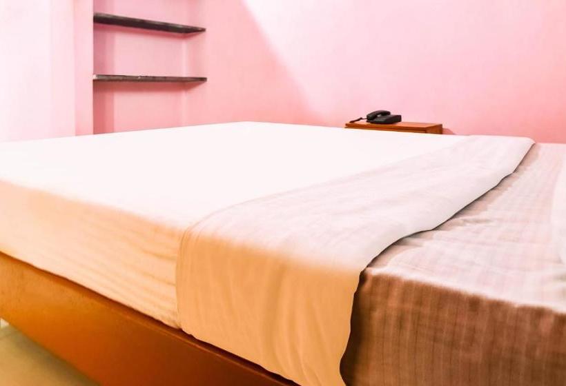 ホテル Spot On 78959 Ab Grand Inn