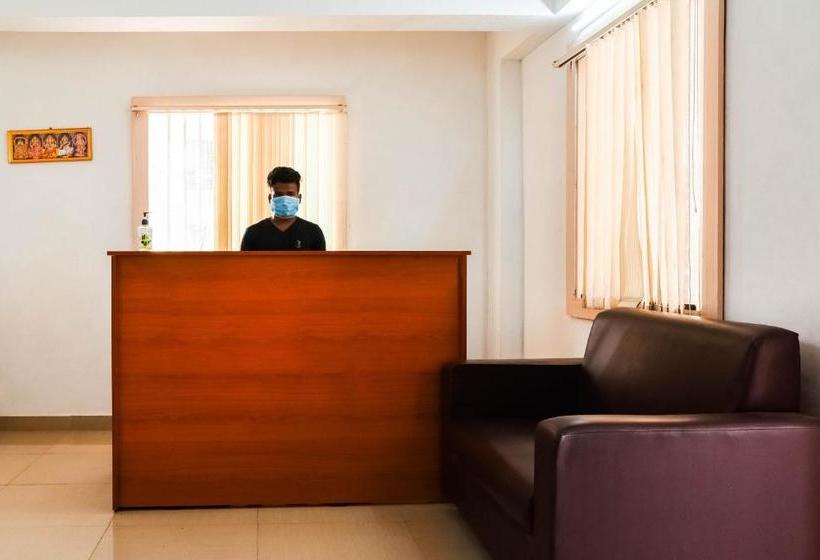 ホテル Spot On 78959 Ab Grand Inn