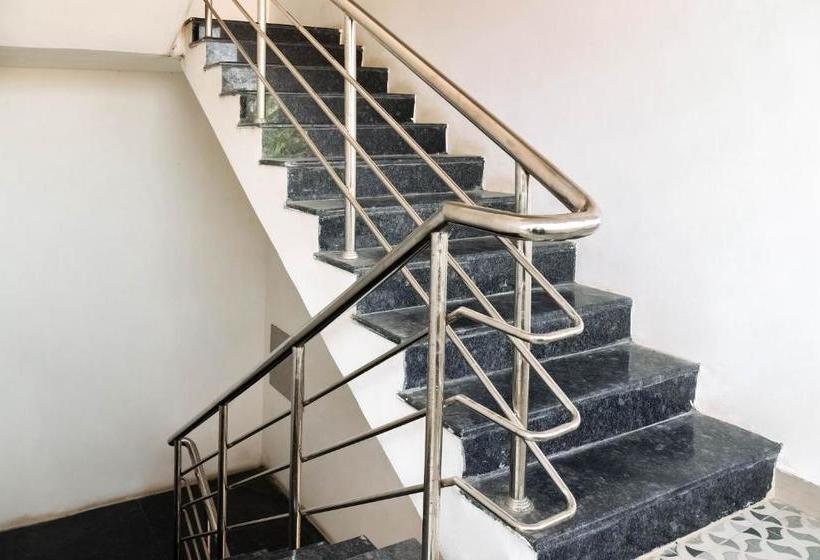 ホテル Spot On 78959 Ab Grand Inn