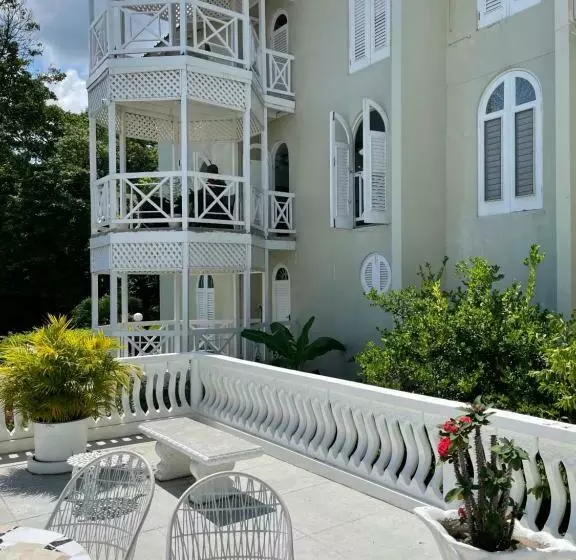 پانسیون Coastal Bliss  Oceanview 2 Bedroom Condo In The Heart Of Ocho Rios Town