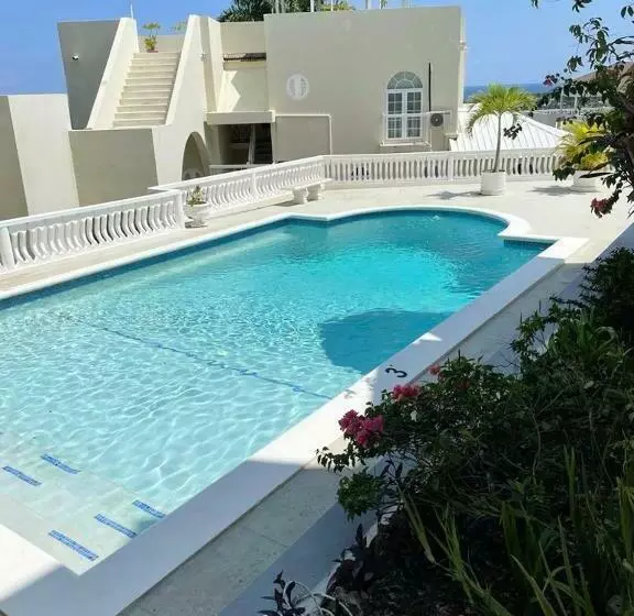 پانسیون Coastal Bliss  Oceanview 2 Bedroom Condo In The Heart Of Ocho Rios Town