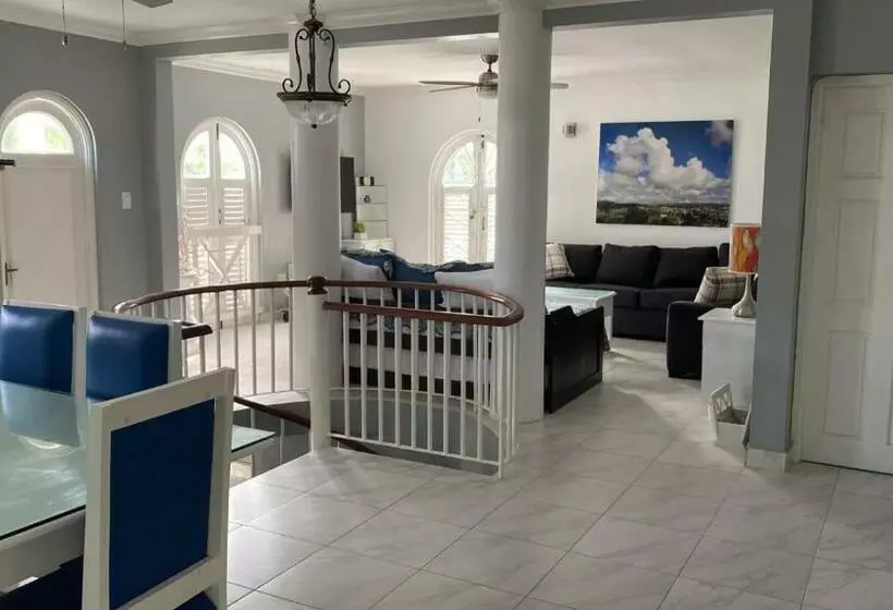 پانسیون Coastal Bliss  Oceanview 2 Bedroom Condo In The Heart Of Ocho Rios Town