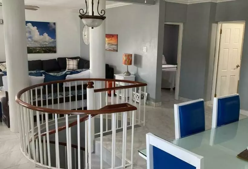 پانسیون Coastal Bliss  Oceanview 2 Bedroom Condo In The Heart Of Ocho Rios Town