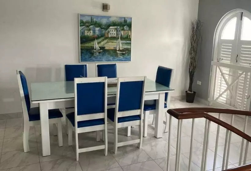 پانسیون Coastal Bliss  Oceanview 2 Bedroom Condo In The Heart Of Ocho Rios Town