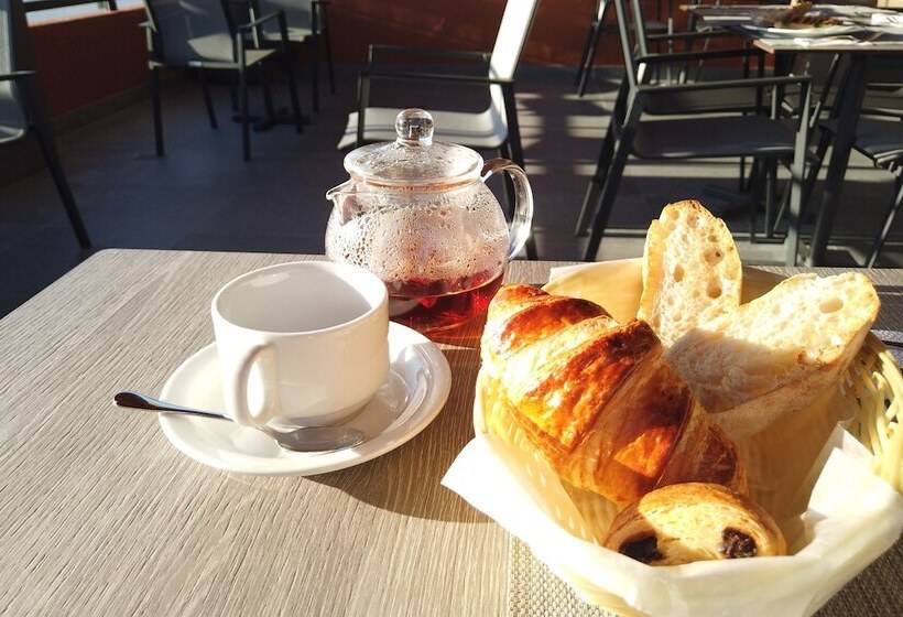 Regatta Living Hotel By Mint