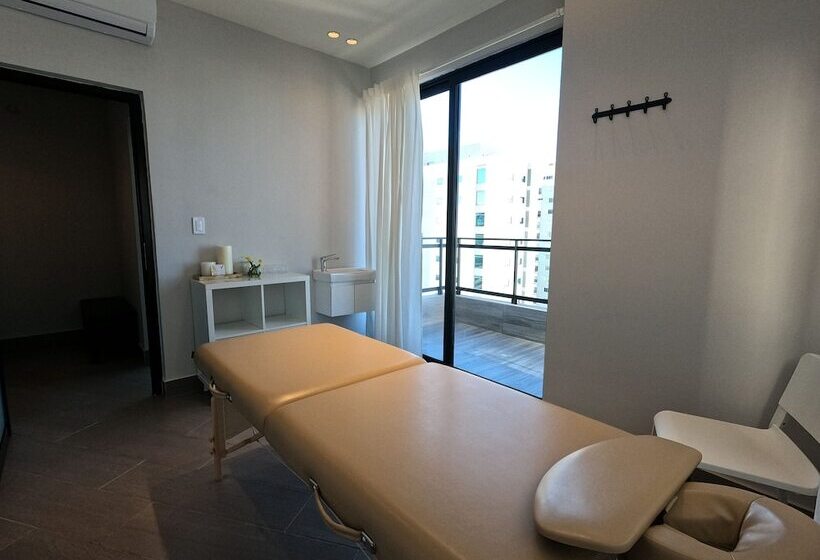 Regatta Living Hotel By Mint