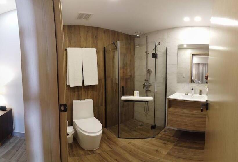 Regatta Living Hotel By Mint