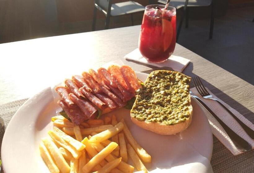 Regatta Living Hotel By Mint