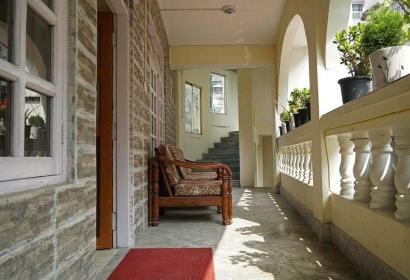 Hotel Himalayan Brook