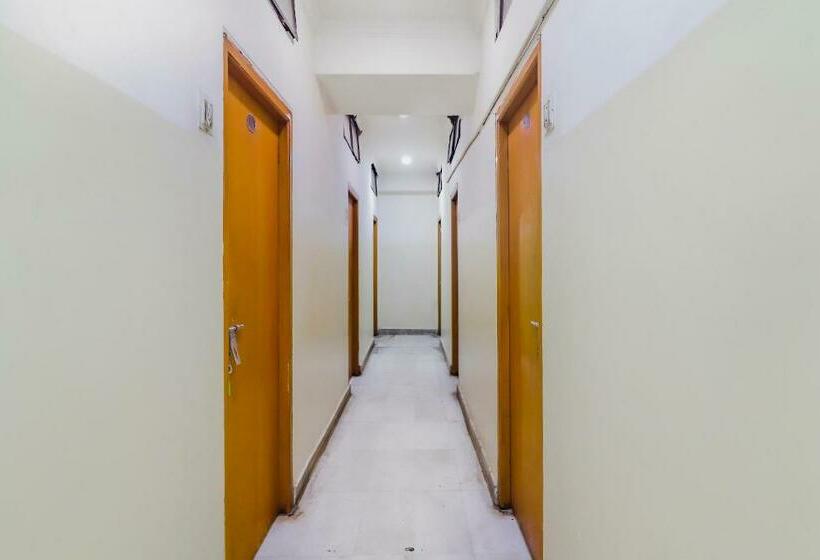 בית מלון כפרי Spot On 78138 New Hitech Lodge