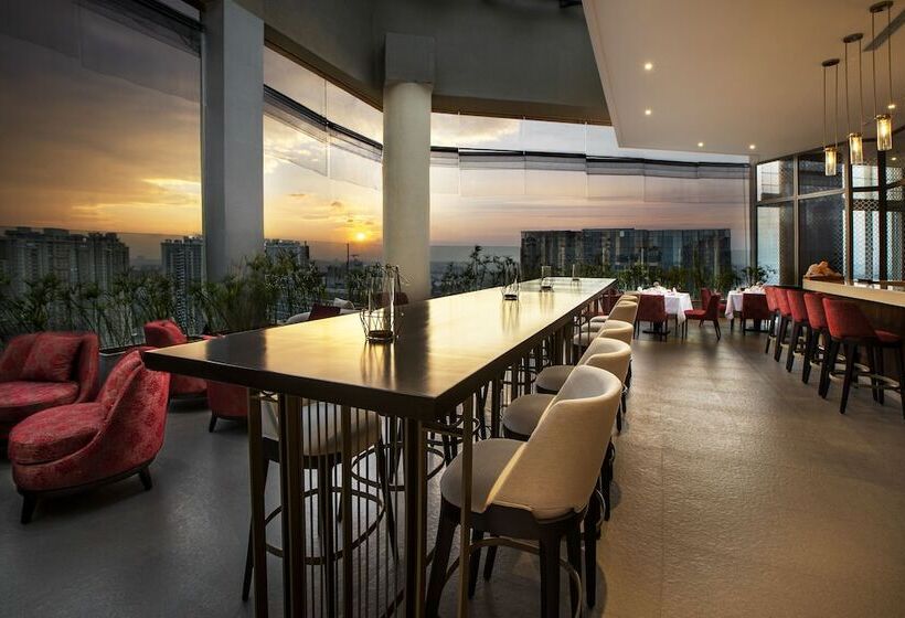 فندق The Leela Bhartiya City Bengaluru