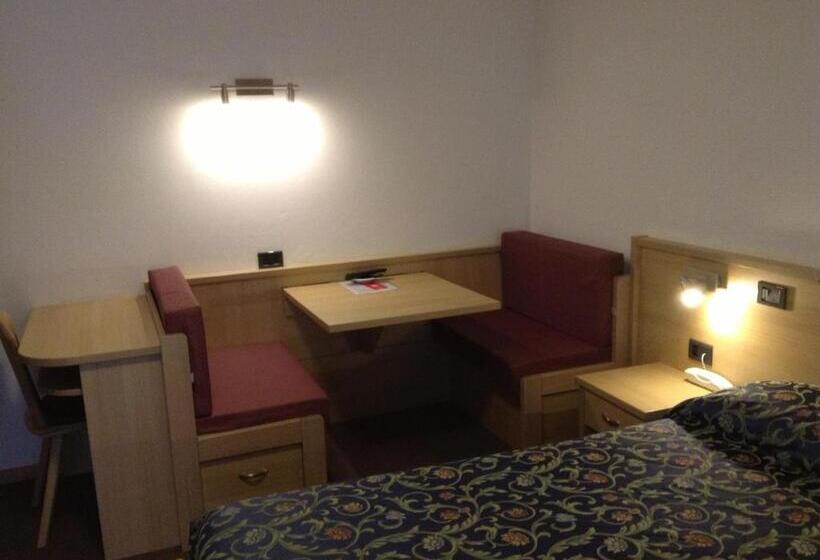 בית מלון כפרי Ai Pini