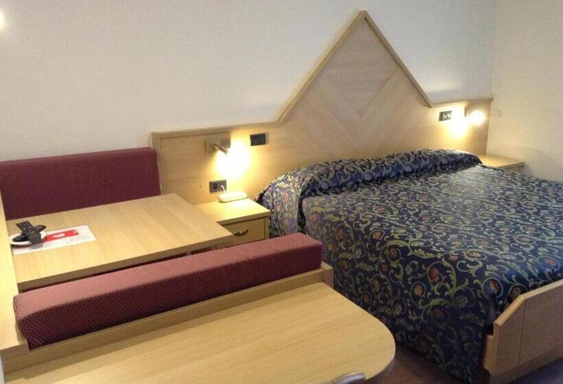 בית מלון כפרי Ai Pini