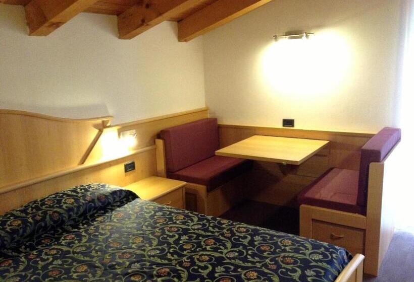 בית מלון כפרי Ai Pini