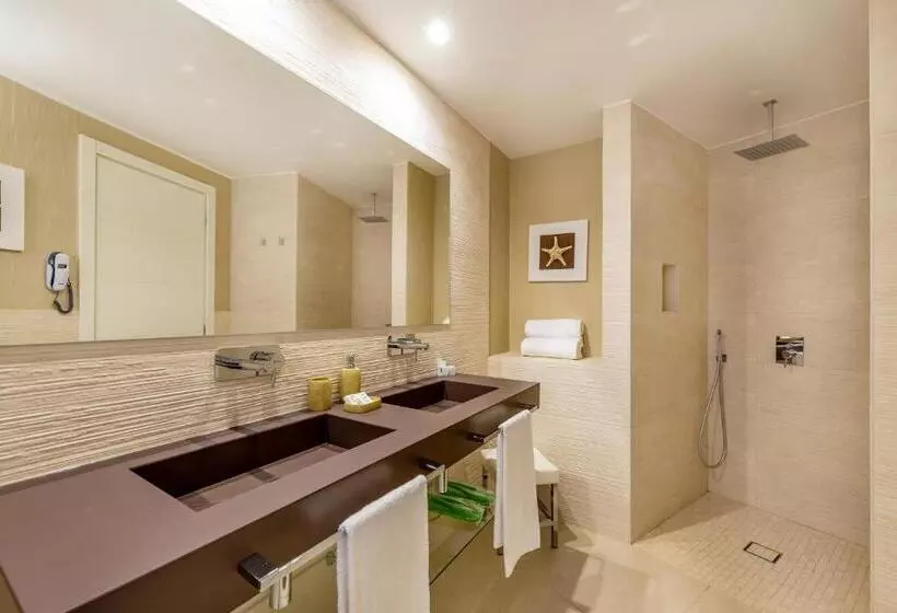 Отель Cala Lunga