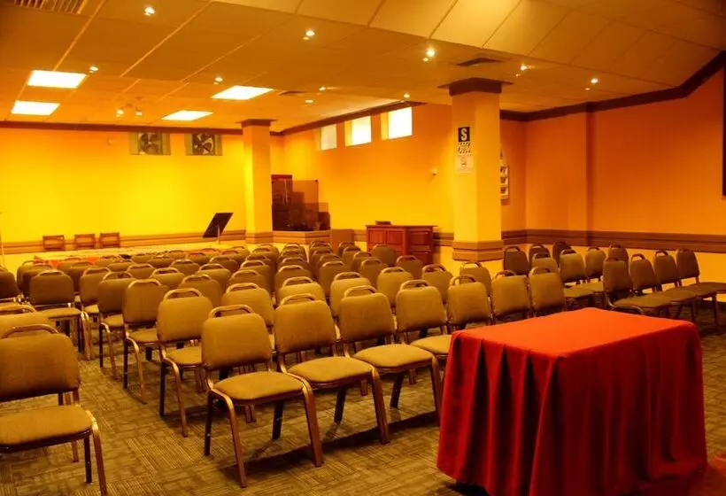 هتل Costa Del Sol Wyndham Cajamarca